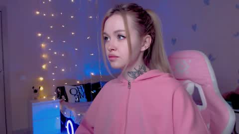 Mable online show from March 27, 1:44 am