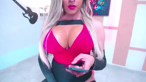 Snapshot of naughtyboyhot1 chatting on February 18, 6:15 pm Miabarbarita online show from February 18, 6:15 pm