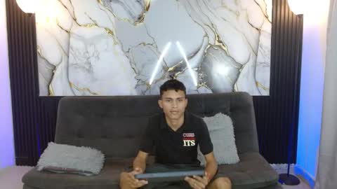 Jader  y  Esteban online show from April 18, 12:20 pm