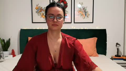 Snapshot of naughtybrunettexxx chatting on December 6, 6:06 pm NaughtyBrunetteXXX online show from December 6, 6:06 pm