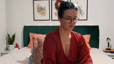 Snapshot of naughtybrunettexxx chatting on December 7, 11:23 pm NaughtyBrunetteXXX online show from December 7, 11:23 pm