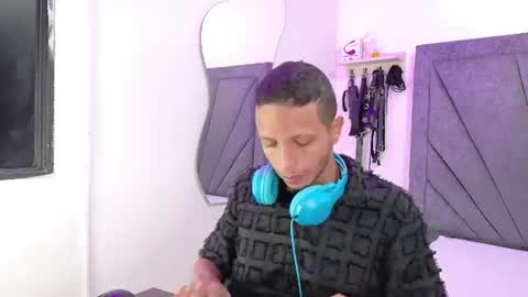 naughtyfusion_os online show from June 18, 12:53 pm