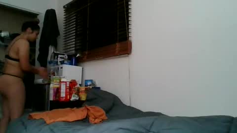 naughtynadia52 online show from April 8, 3:50 am