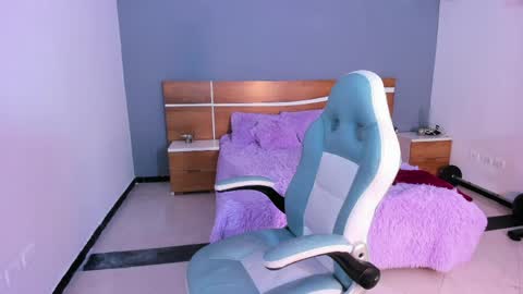 Snapshot of naugthy_brunette_ chatting on April 23, 6:32 pm naugthy_brunette_ online show from April 23, 6:32 pm