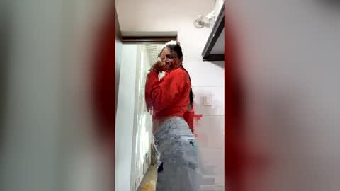 Snapshot of nayarad chatting on May 21, 2:46 pm NayaraD online show from May 21, 2:46 pm