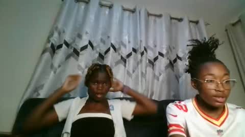 nayela_ online show from February 22, 11:09 am