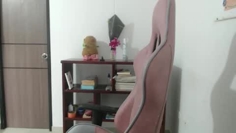 Snapshot of nebyula_star chatting on April 25, 2:03 pm Nebyula online show from April 25, 2:03 pm