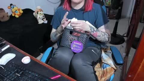 Geek Nicole    im Neeko UwU online show from April 17, 11:24 am