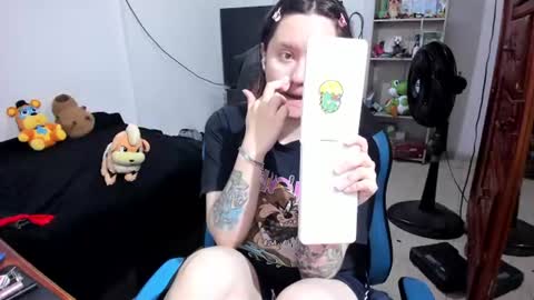 Snapshot of neeko_lol_ chatting on June 16, 11:46 am Geek Nicole im Neeko UwU online show from June 16, 11:46 am
