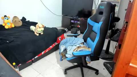 Snapshot of neeko_lol_ chatting on June 29, 12:49 pm Geek Nicole im Neeko UwU online show from June 29, 12:49 pm