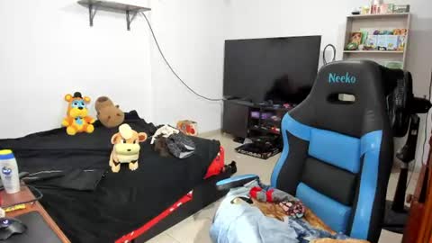 Snapshot of neeko_lol_ chatting on July 8, 11:37 am Geek Nicole im Neeko UwU online show from July 8, 11:37 am