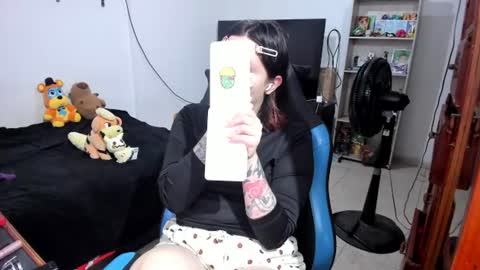Snapshot of neeko_lol_ chatting on July 19, 1:37 pm Geek Nicole im Neeko UwU online show from July 19, 1:37 pm