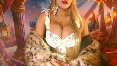 nefertari8 online show from June 28, 12:22 pm