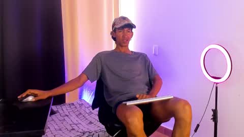 Snapshot of neitan_miller chatting on April 27, 3:10 pm neitan online show from April 27, 3:10 pm