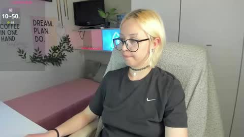 Snapshot of neko_sora chatting on May 14, 8:59 pm Kate online show from May 14, 8:59 pm