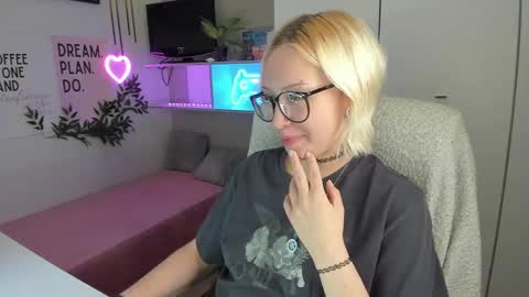 Snapshot of neko_sora chatting on May 19, 1:56 am Kate online show from May 19, 1:56 am