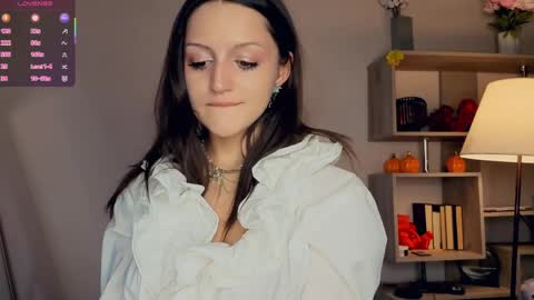 Vicky and Beatrice online show from April 8, 7:14 pm