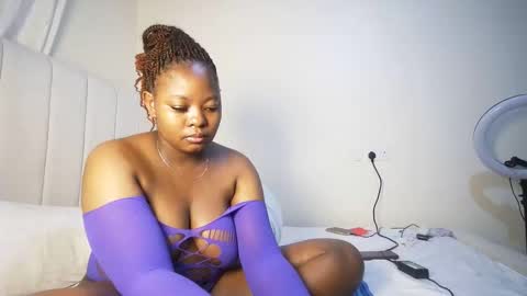nellyeluxe online show from May 31, 12:30 am