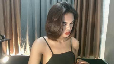 neomi online show from February 9, 8:35 pm