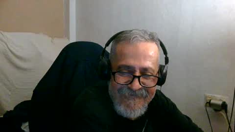 Snapshot of neron401 chatting on June 17, 3:20 am neron401 online show from June 17, 3:20 am