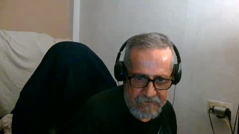 Snapshot of neron401 chatting on June 19, 4:17 am neron401 online show from June 19, 4:17 am