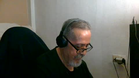Snapshot of neron401 chatting on June 21, 12:35 am neron401 online show from June 21, 12:35 am