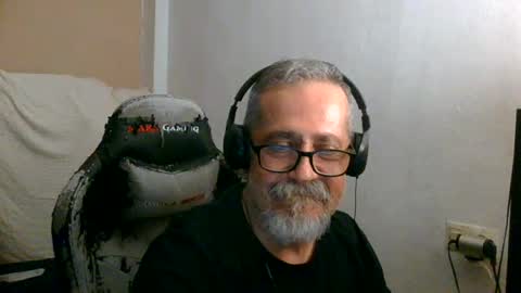Snapshot of neron401 chatting on June 25, 1:38 am neron401 online show from June 25, 1:38 am