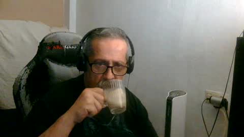 Snapshot of neron401 chatting on July 2, 11:44 pm neron401 online show from July 2, 11:44 pm