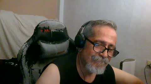 Snapshot of neron401 chatting on July 10, 3:44 am neron401 online show from July 10, 3:44 am