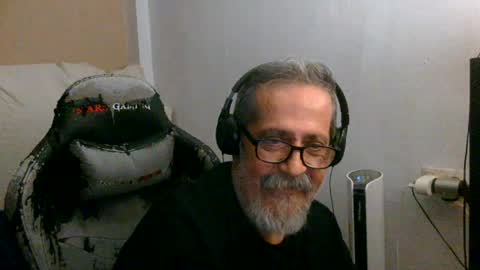 Snapshot of neron401 chatting on July 24, 1:47 am neron401 online show from July 24, 1:47 am