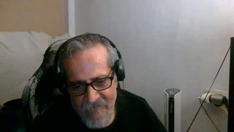 Snapshot of neron401 chatting on July 25, 12:42 am neron401 online show from July 25, 12:42 am