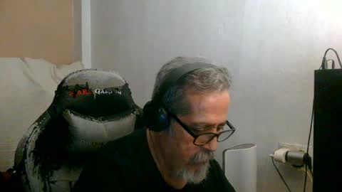 Snapshot of neron401 chatting on July 30, 2:32 am neron401 online show from July 30, 2:32 am