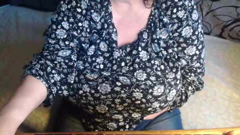 Lilly  online show from May 13, 3:37 am