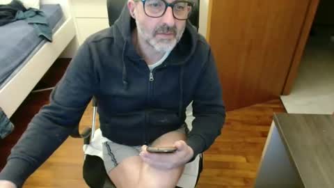 simi online show from February 4, 7:31 pm