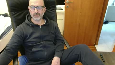 simi online show from February 14, 1:19 pm