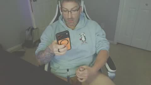 Snapshot of newevo chatting on March 27, 6:40 pm newevo online show from March 27, 6:40 pm