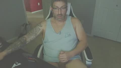 Snapshot of newevo chatting on March 29, 10:43 pm newevo online show from March 29, 10:43 pm
