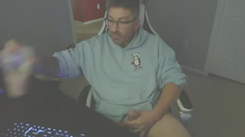 Snapshot of newevo chatting on April 13, 3:17 pm newevo online show from April 13, 3:17 pm