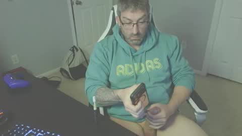Snapshot of newevo chatting on April 23, 1:35 pm newevo online show from April 23, 1:35 pm