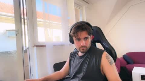 newzac online show from June 8, 4:40 pm