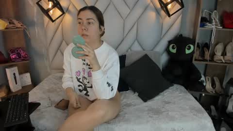 Milena online show from March 11, 1:34 pm