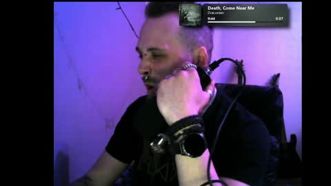 Snapshot of nezvers chatting on April 4, 11:02 pm YouPick online show from April 4, 11:02 pm