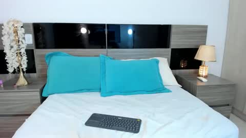 NiaPardo online show from April 21, 12:00 pm