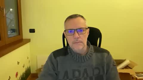 Snapshot of niceshy_71 chatting on December 19, 6:20 am Andrew online show from December 19, 6:20 am