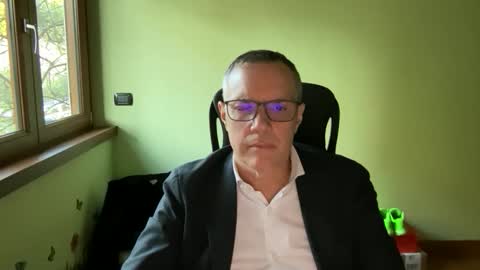 Snapshot of niceshy_71 chatting on April 9, 5:18 pm Andrew online show from April 9, 5:18 pm