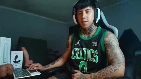 Nickhot0609 online show from September 18, 12:29 pm