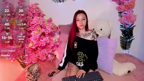 nickie_reed_ online show from February 23, 9:45 pm