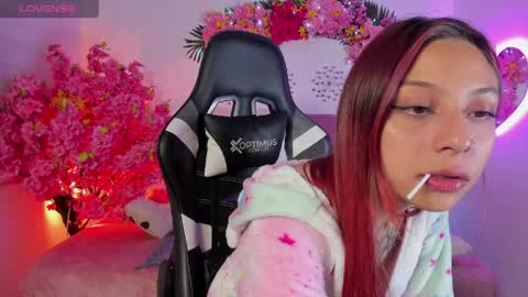 nickie_reed_ online show from May 10, 11:10 pm