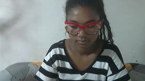 nickiqqyuu online show from June 2, 12:45 am