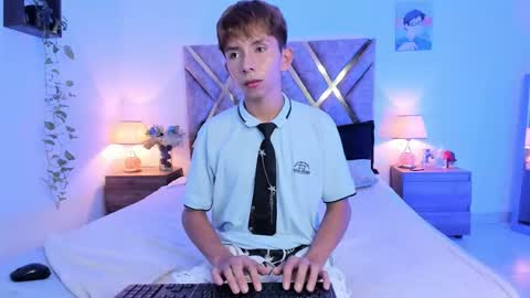 Snapshot of nickolas_moon chatting on October 24, 11:01 pm Nickolas Muoz online show from October 24, 11:01 pm